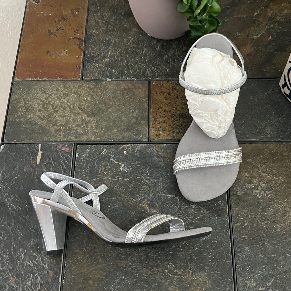 Onex Silver‎ Rhinestone Strappy  Heel Sandals Style Roxi size 6